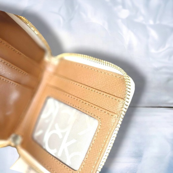 Calvin Klein Bi-fold wallet - Picture 2 of 4